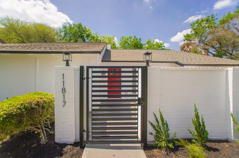 11817 Westmere Dr, Houston, TX 77077-4944
