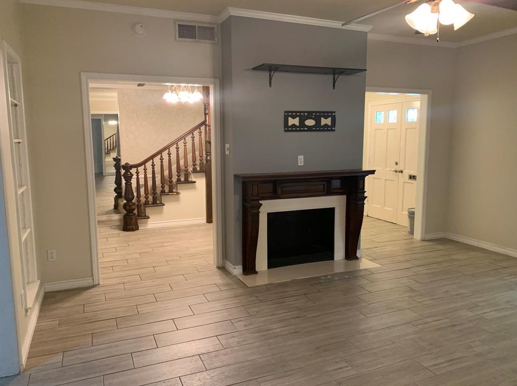 1817 Saxony Ln, Houston, TX 77058