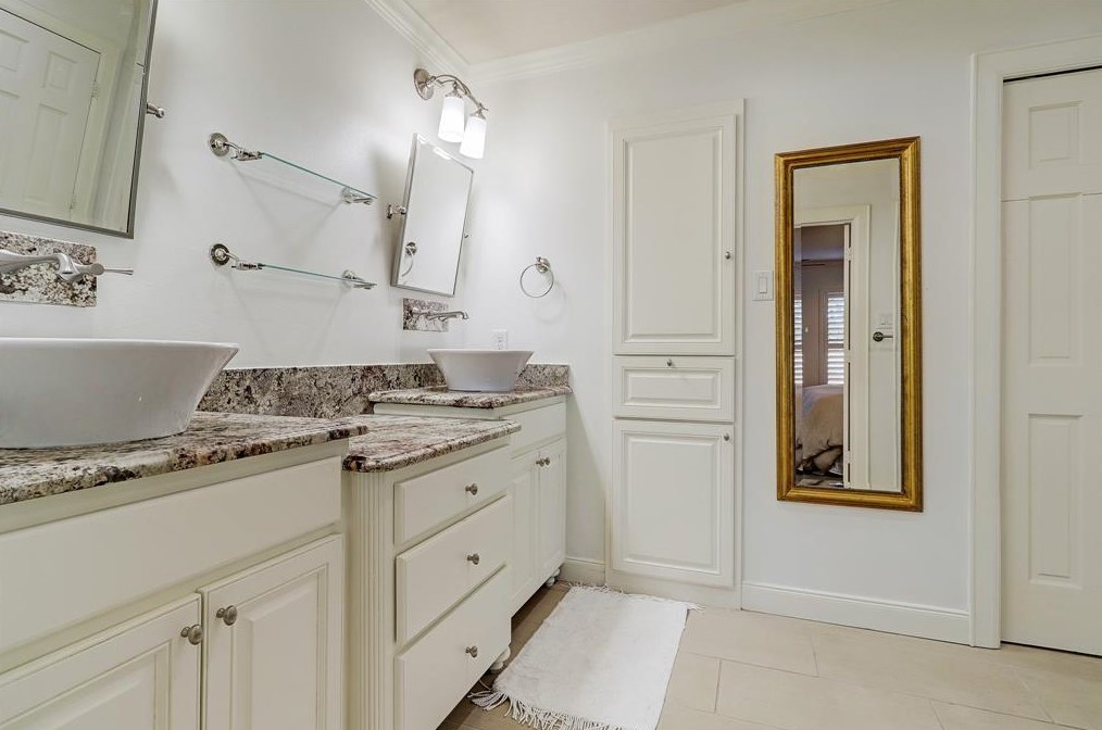 6318 Wynnwood Ln, Houston TX 77008-3244 exterior