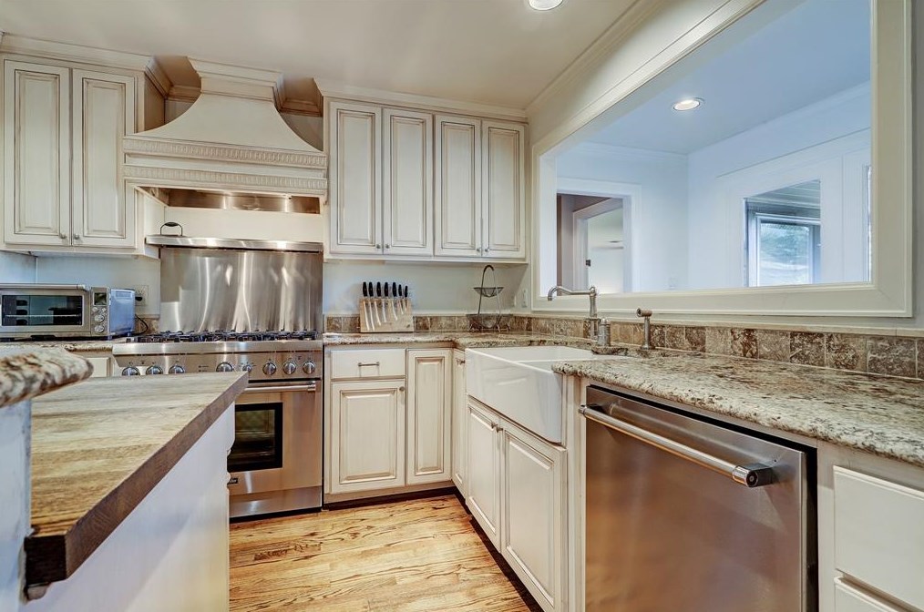 6318 Wynnwood Ln, Houston TX 77008-3244 exterior