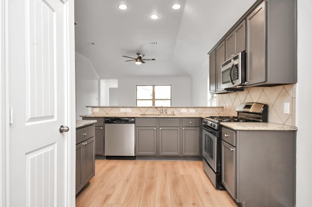 3002 Kainer Meadows Ln, Houston TX  77047-6228 exterior