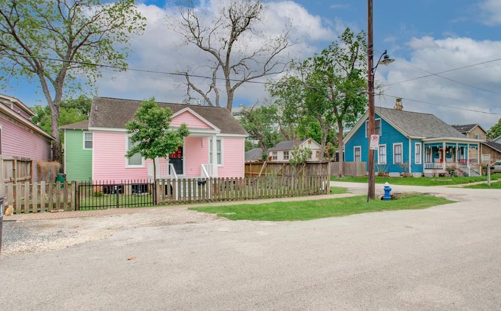 2119 Kane St, Houston TX  77007-7614 exterior