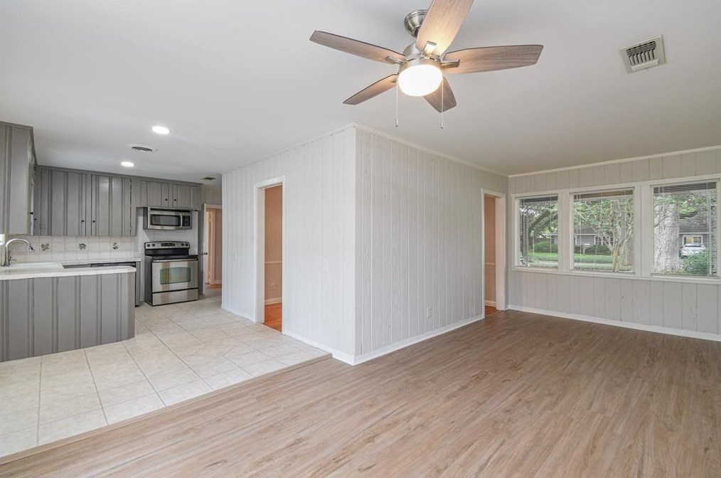 5602 Whitehaven St, Bellaire, TX 77401