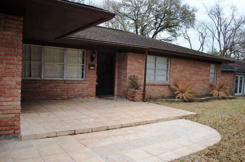 1803 Mcfarland St, Baytown TX  77520-3418 exterior