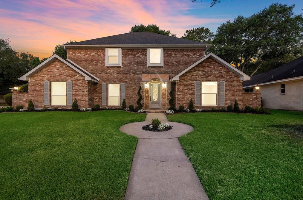 930 Brunswick Dr, Sugar Land, TX 77478-4056