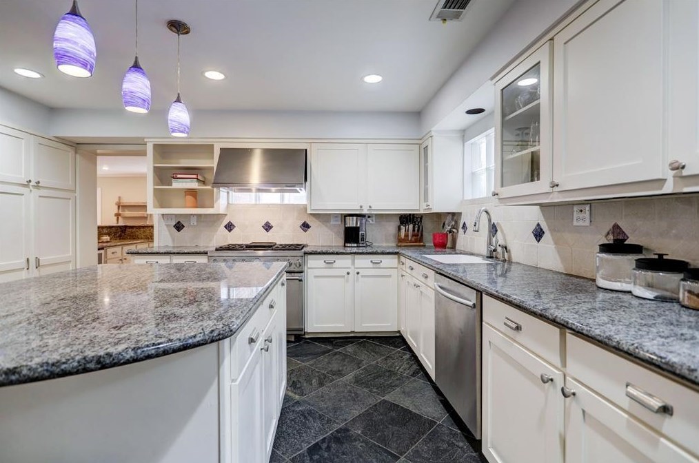 3827 Drake St, Houston TX  77005-1119 exterior