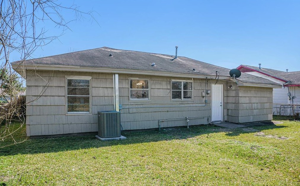 3115 Dacca Dr, Houston TX  77051-4613 exterior