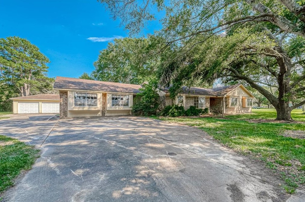 11003 Needville Fairchilds Rd, Needville, TX 77461-9225