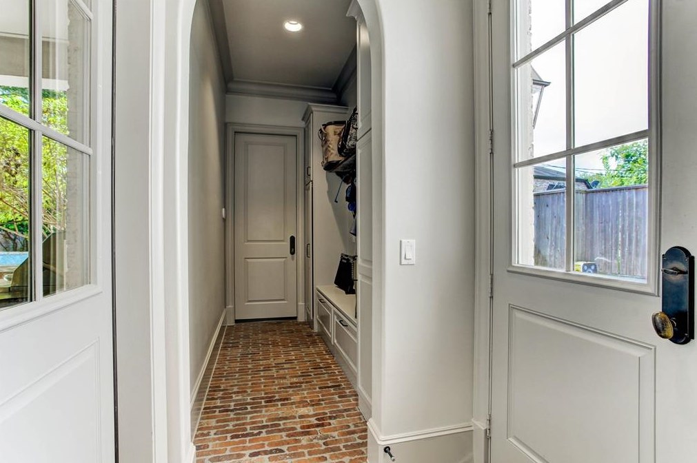 6147 Willers Way, Houston TX  77057-2805 exterior