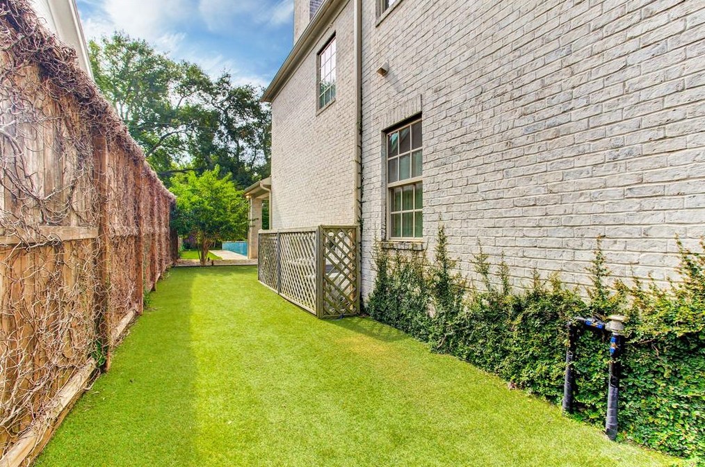 6147 Willers Way, Houston TX  77057-2805 exterior