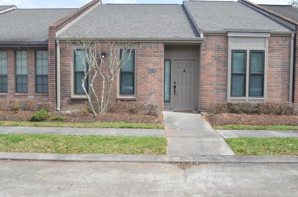 111 Manor Pl, Richwood, TX 77566