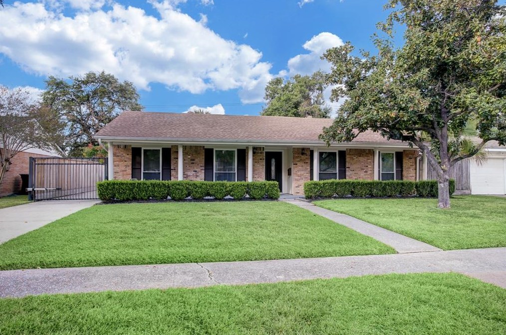 9326 Meadowcroft Dr, Houston, TX 77063-3913