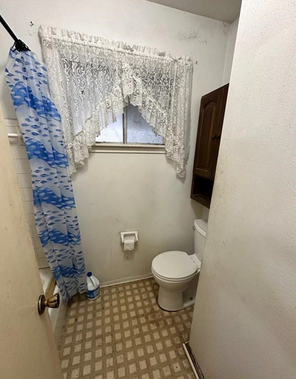 227 Coach Lamp Ln, Houston, TX 77060-4303