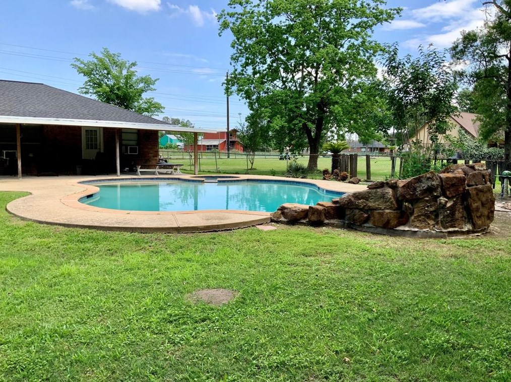 8215 Redbird Ln, Houston, TX 77044-2103