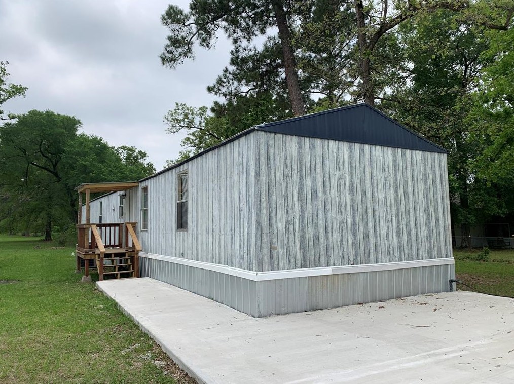 7 W Walnut Lake, Huntsville, TX 77320