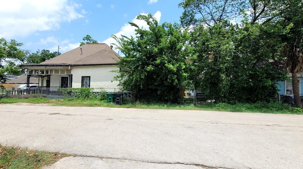 1912 Gentry St, Houston TX  77009-7854 exterior