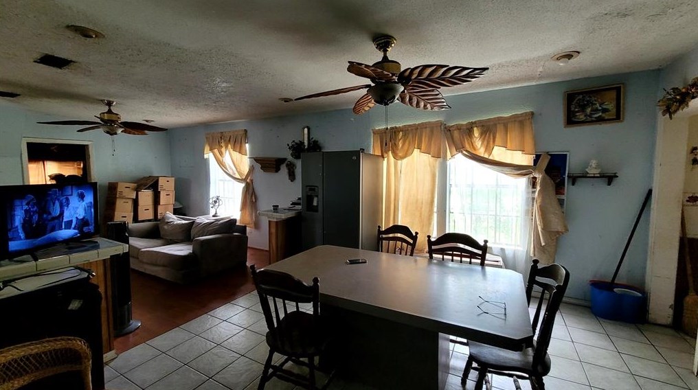 1912 Gentry St, Houston TX  77009-7854 exterior