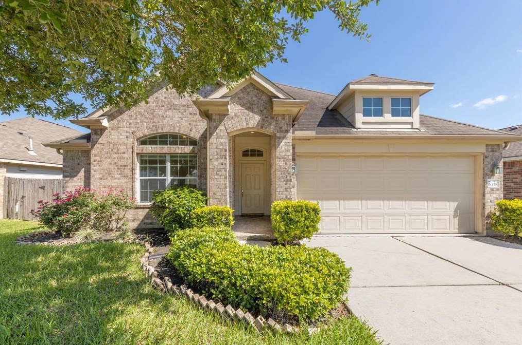 6718 Springfield Garden Ln, Spring TX  77379-3757 exterior
