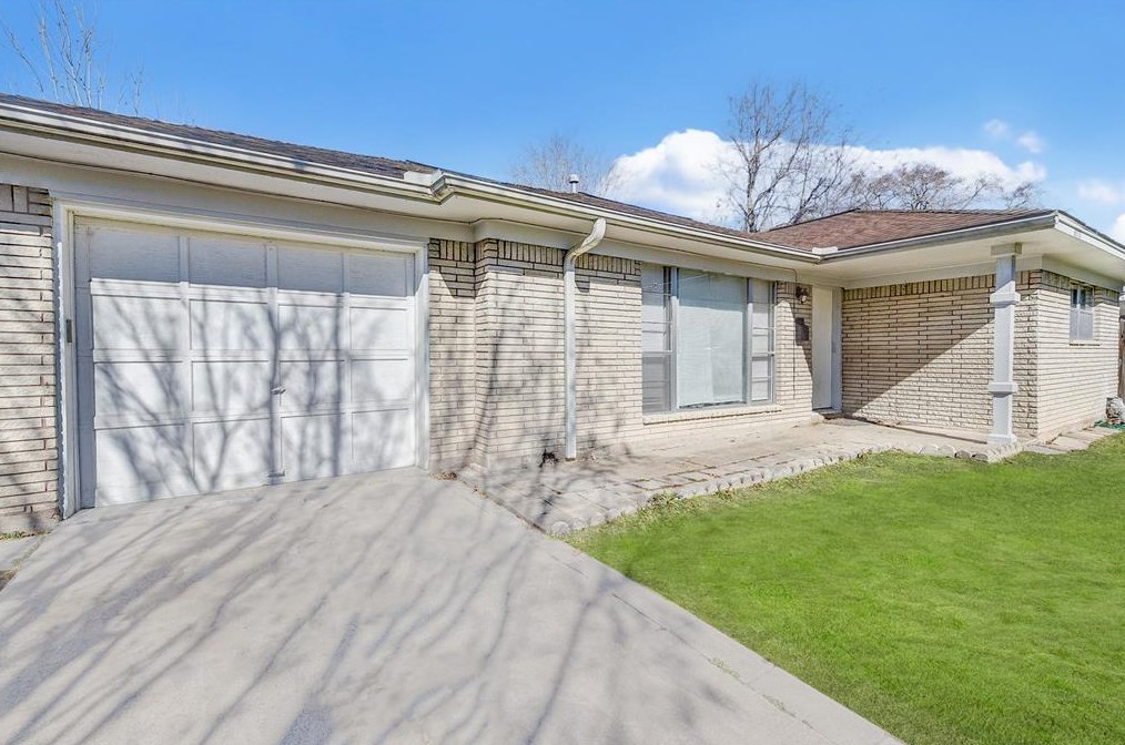 6818 Leader St, Houston, TX 77074