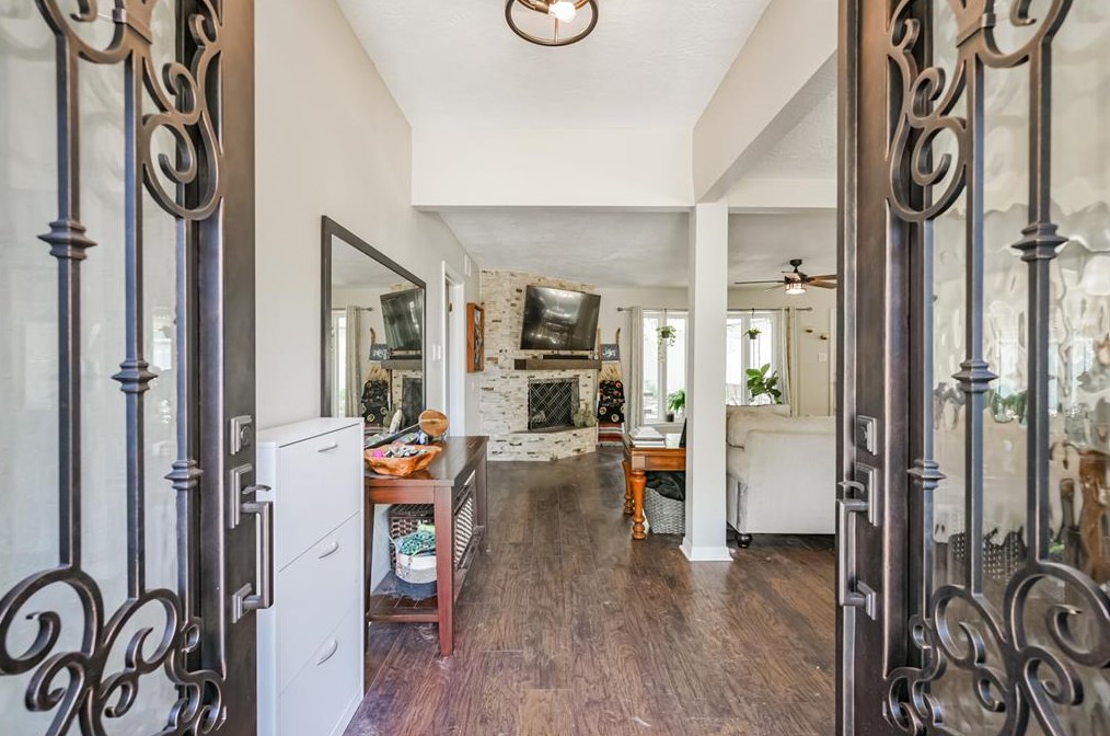 6139 Queensloch Dr, Houston, TX 77096