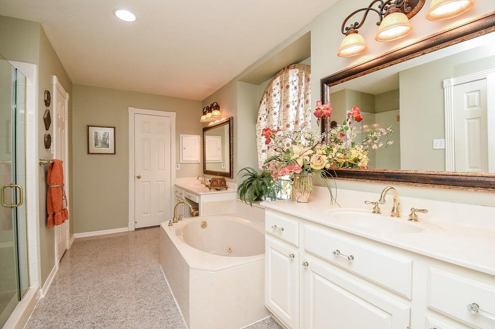 5614 Whisper Rdg Dr, Sugar Land TX  77479-5705 exterior
