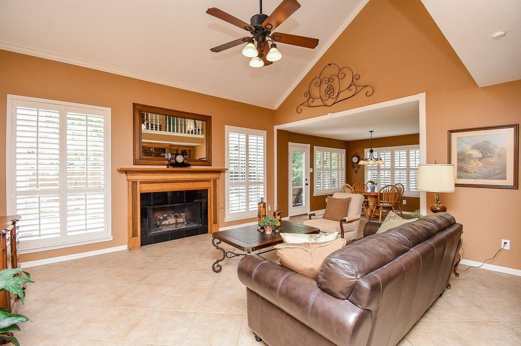 5614 Whisper Rdg Dr, Sugar Land TX  77479-5705 exterior