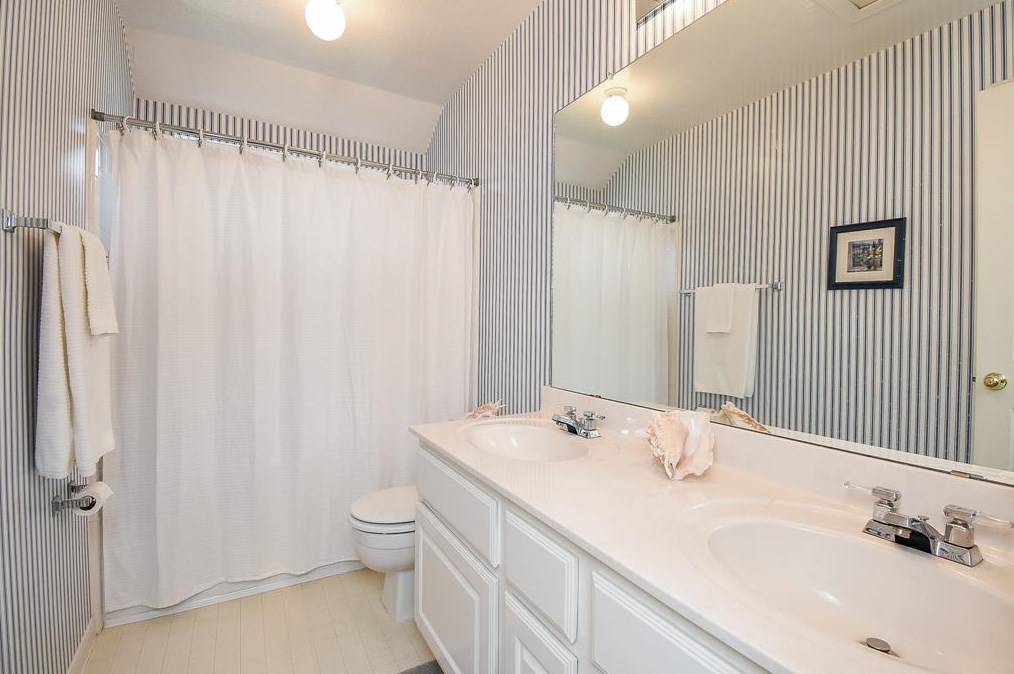 5614 Whisper Rdg Dr, Sugar Land TX  77479-5705 exterior