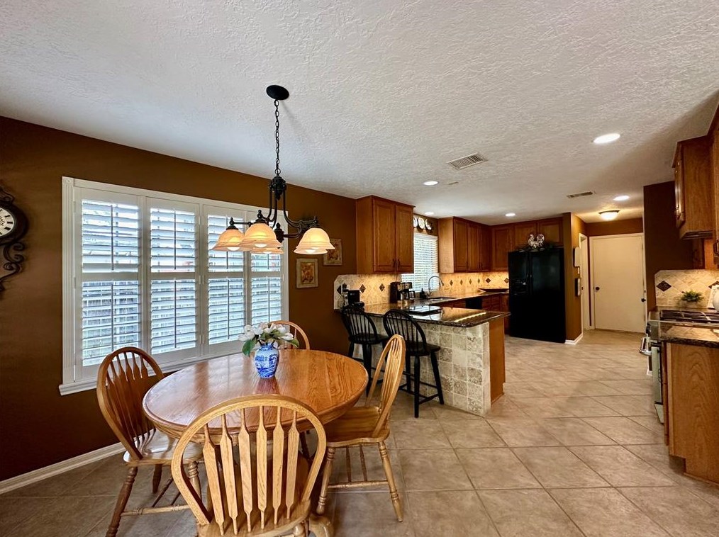 5614 Whisper Rdg Dr, Sugar Land TX  77479-5705 exterior