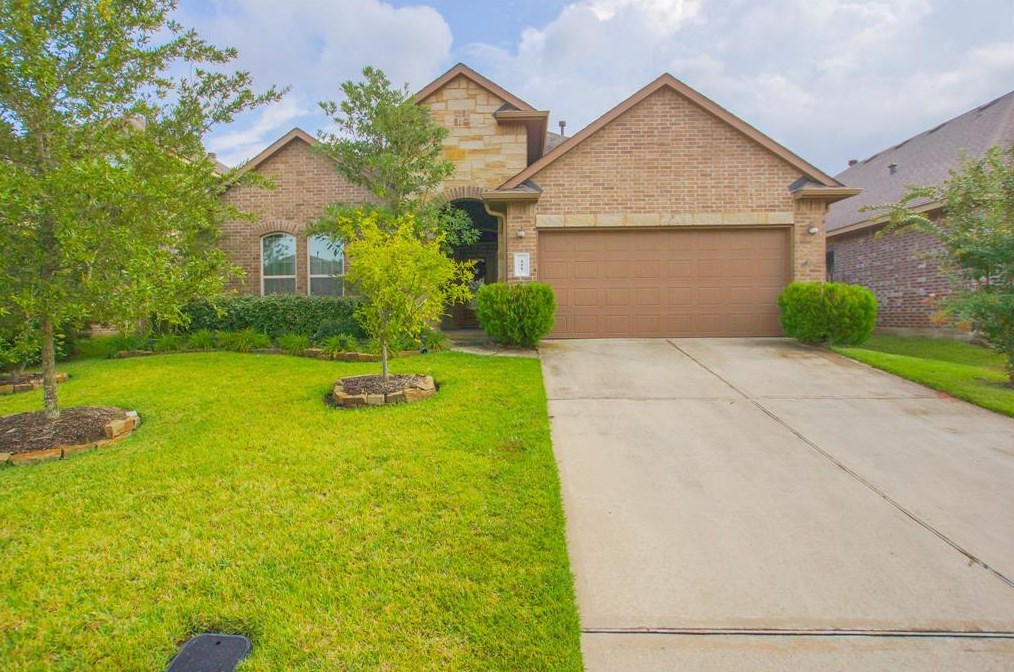 111 Pheasant Run Dr, Conroe, TX 77384