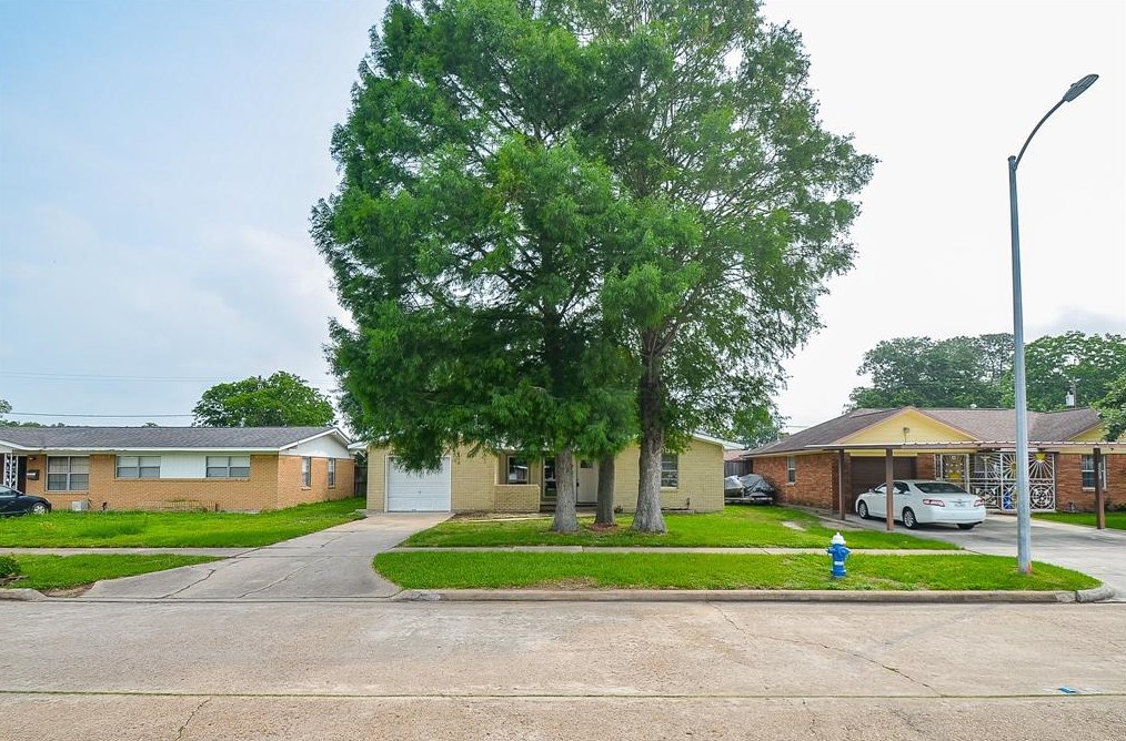 10519 Seaford Dr, Houston, TX 77089
