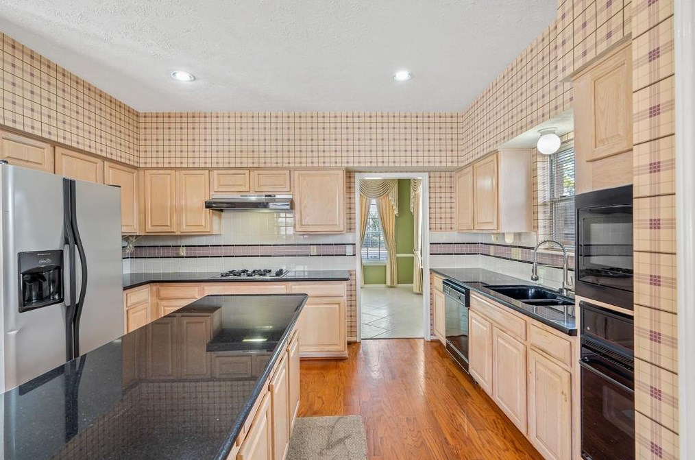 6318 Langham Dr, Houston TX  77084-2078 exterior