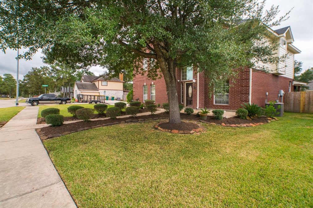 1906 Northampton Dr, Conroe, TX 77303