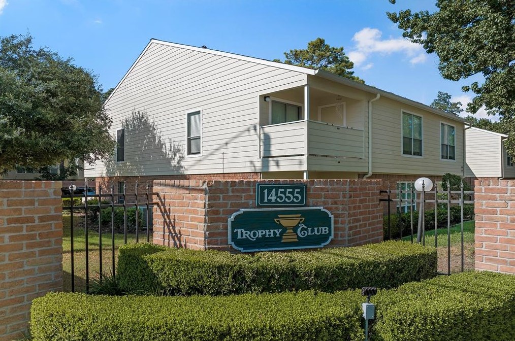 14555 Wunderlich Dr, Houston TX  77069-2800 exterior