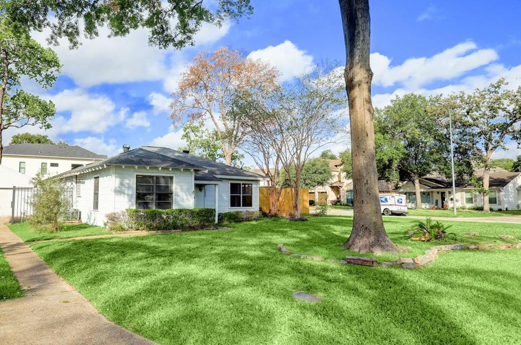 1255 Kinley Ln, Houston, TX 77018