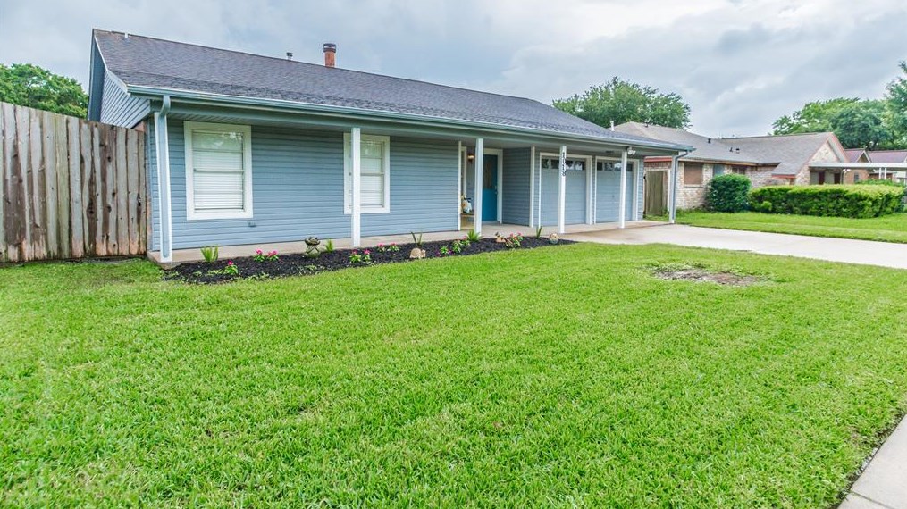 1018 Brookhollow Dr, Deer Park, TX 77536