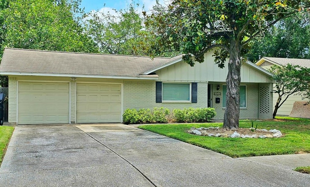 2511 Willowby Dr, Houston, TX 77008-3060