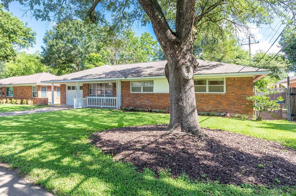 6202 Darnell St, Houston, TX 77074-7416
