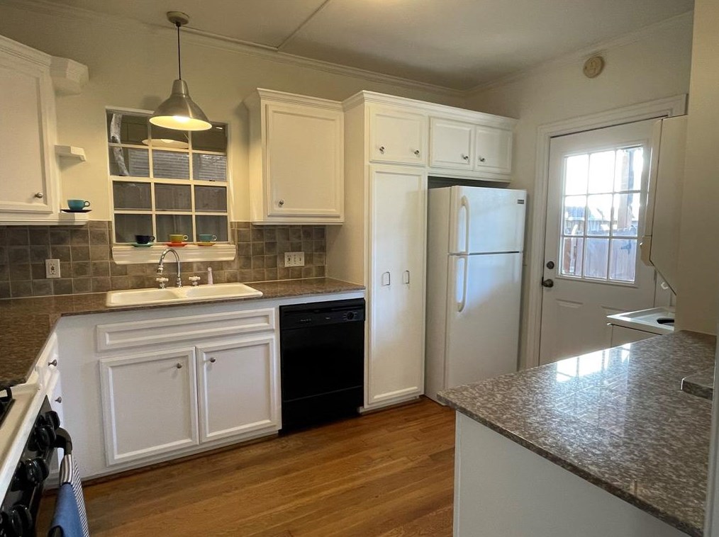 2413 Brun St, Houston TX  77019-6701 exterior