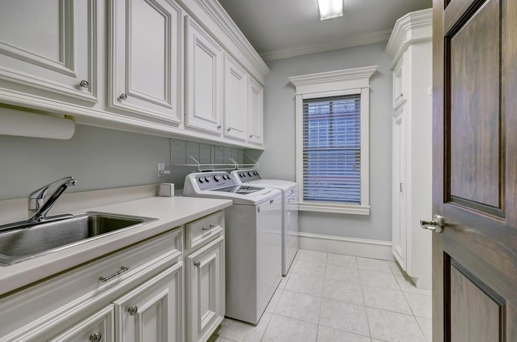 1534 Rutland St, Houston TX  77008-6826 exterior