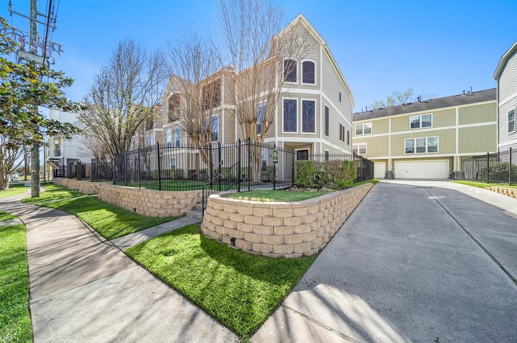 1246 W 18th St, Houston, TX 77008