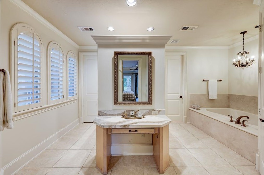 15618 Azalea Shr Dr, Houston TX  exterior
