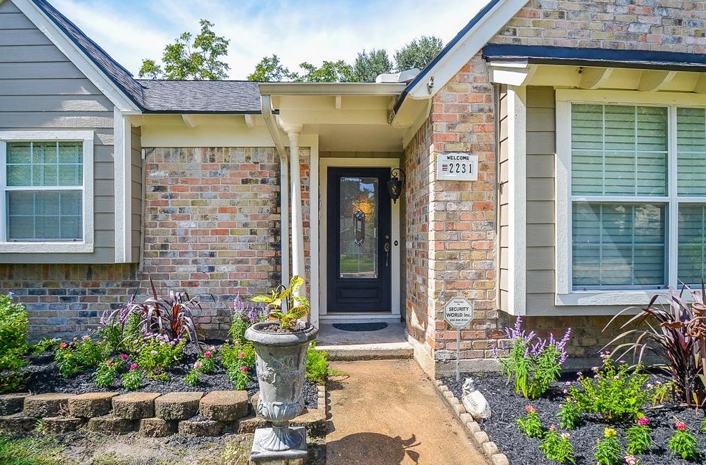 2231 Eaglerock Dr, Houston TX  77080-5201 exterior