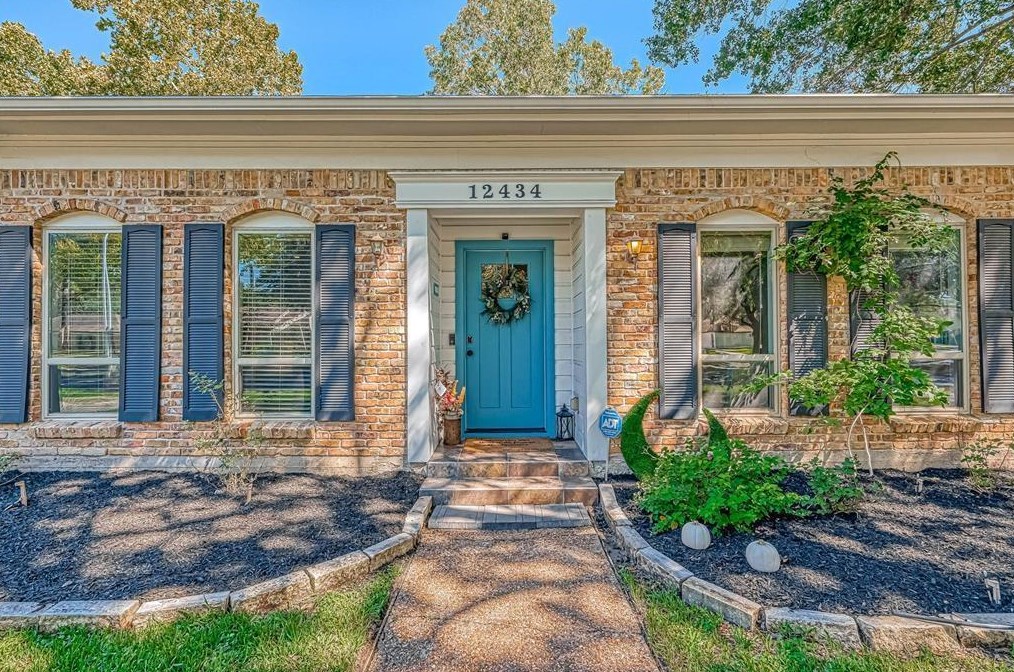 12434 Briar Forest Dr, Houston, TX 77077