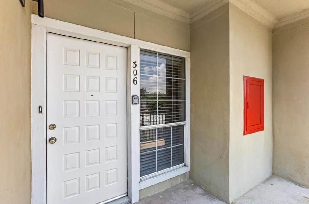 921 Marine Dr #306, Galveston, TX 77550