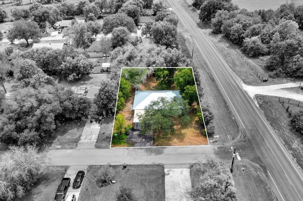 102 Leigh Anne St, Huntsville, TX 77320