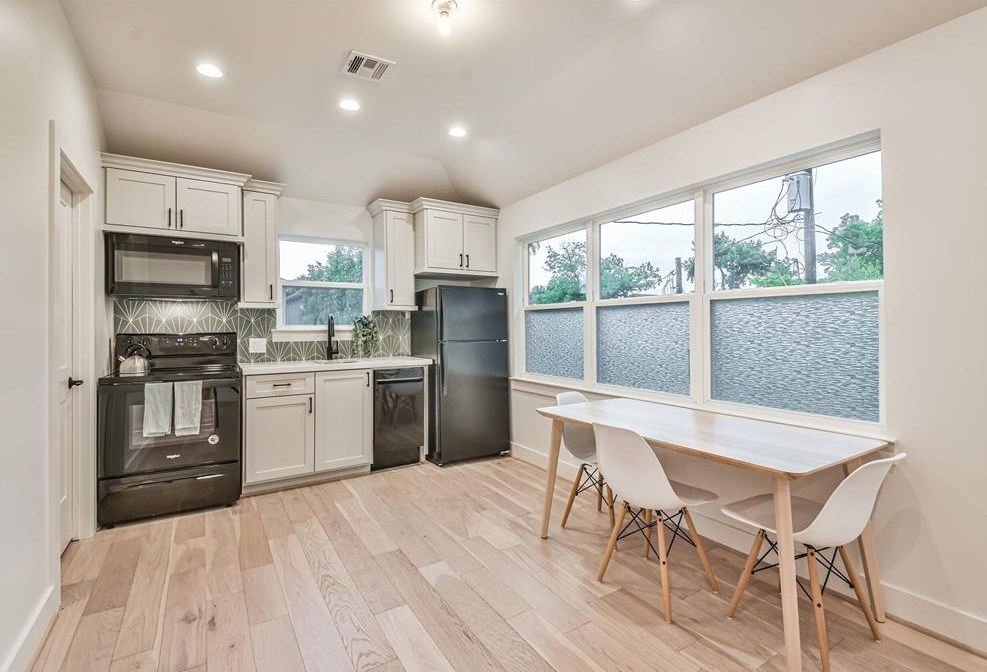 1433 Waverly, Houston TX  77008-4150 exterior