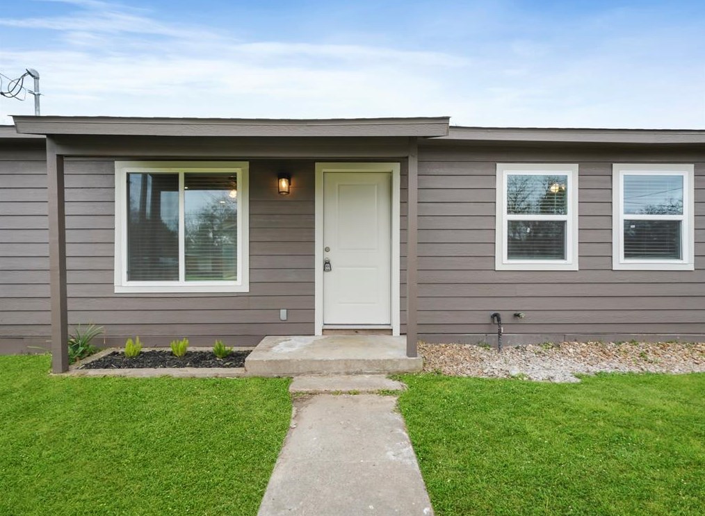 1814 Lang St, Alvin, TX 77511-5730
