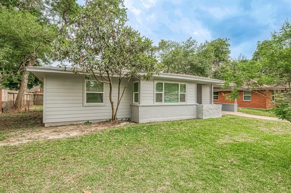 5921 Jackwood St, Houston, TX 77074-7737
