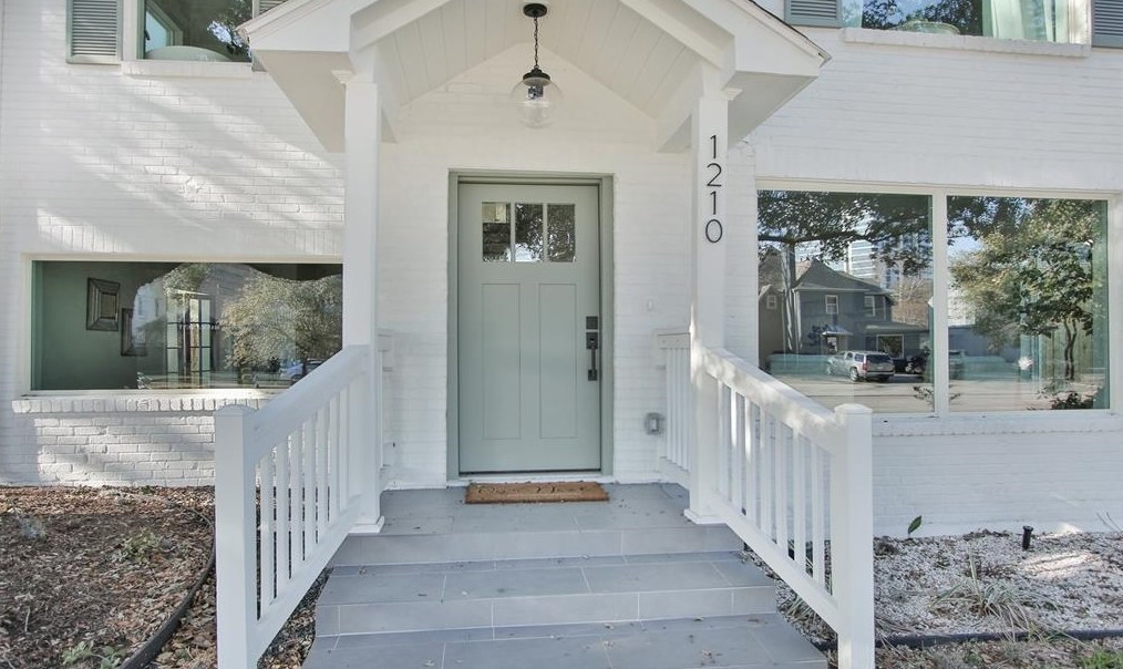 1210 Shepherd Dr, Houston TX  77007-5430 exterior