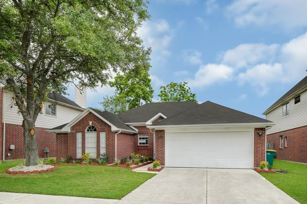 3515 Walden Dr, Pearland, TX 77584